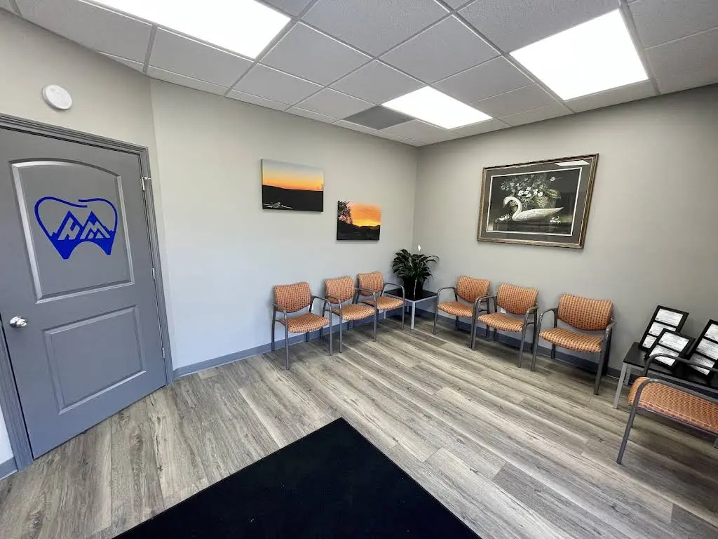 House Mountain Dentistry - Professional dental clinic exterior with modern facilities