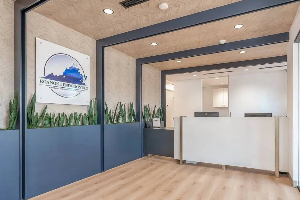 Roanoke Endodontics - Professional dental clinic exterior with modern facilities
