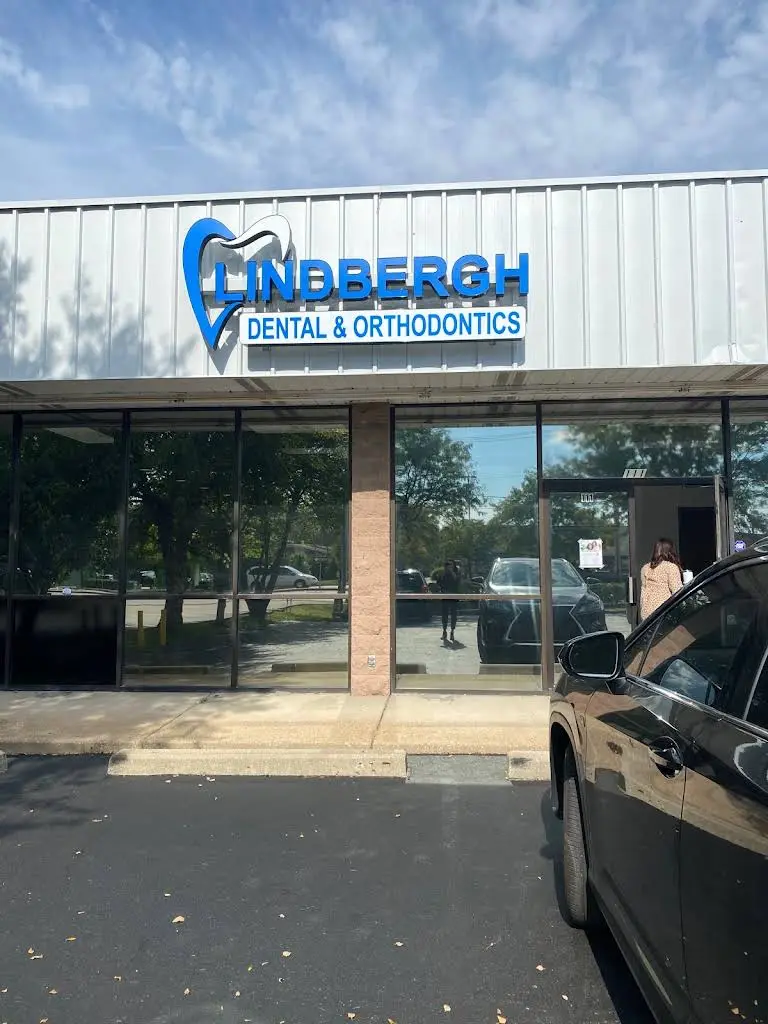 Lindbergh Dental - Professional dental clinic exterior with modern facilities
