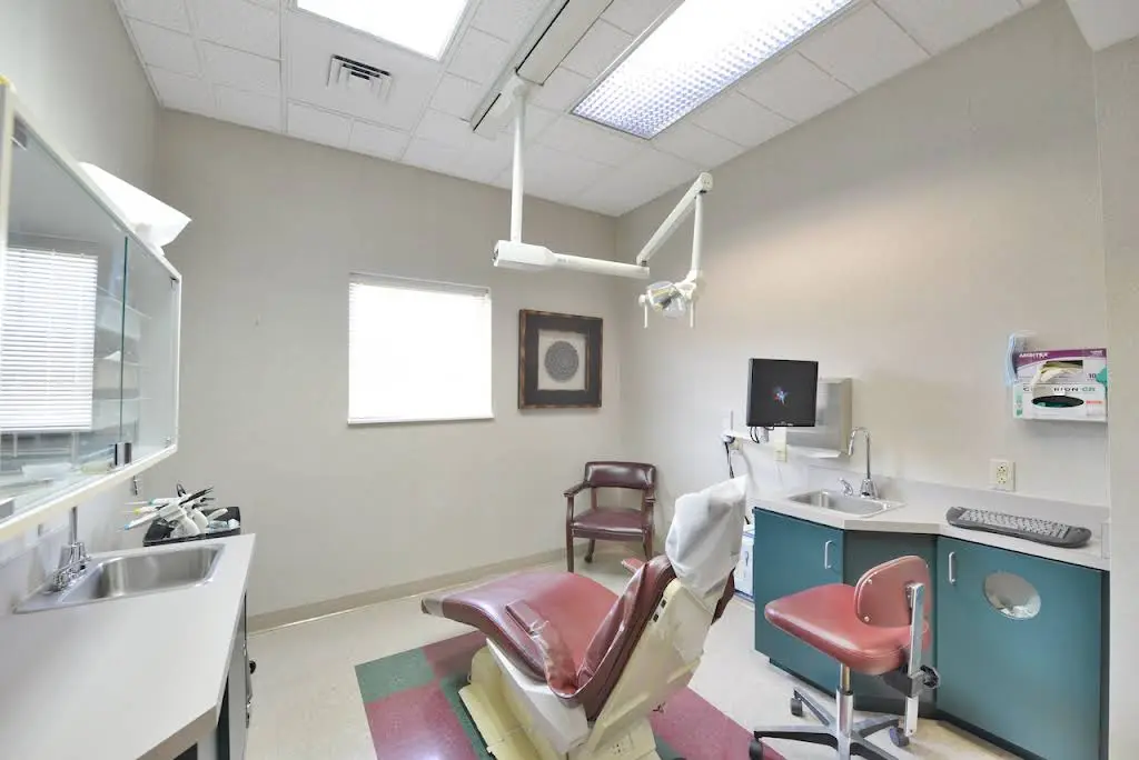 Daniel Family Dentistry - Professional dental clinic exterior with modern facilities