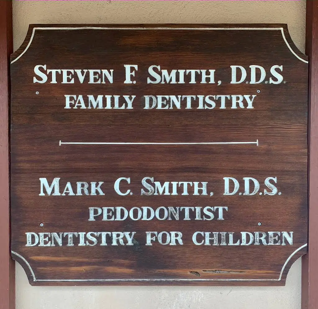 Steven F. Smith DDS Seth A. Smith DMD Family and Cosmetic Dentistry - Professional dental clinic exterior with modern facilities