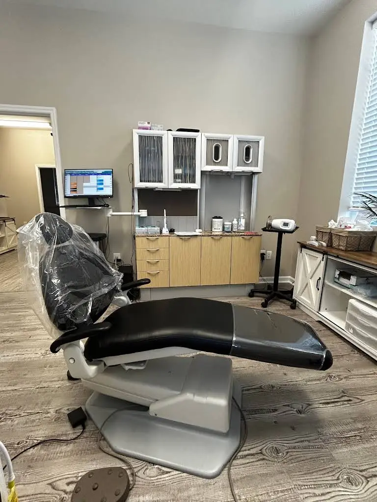 Roanoke Dental Center - Professional dental clinic exterior with modern facilities