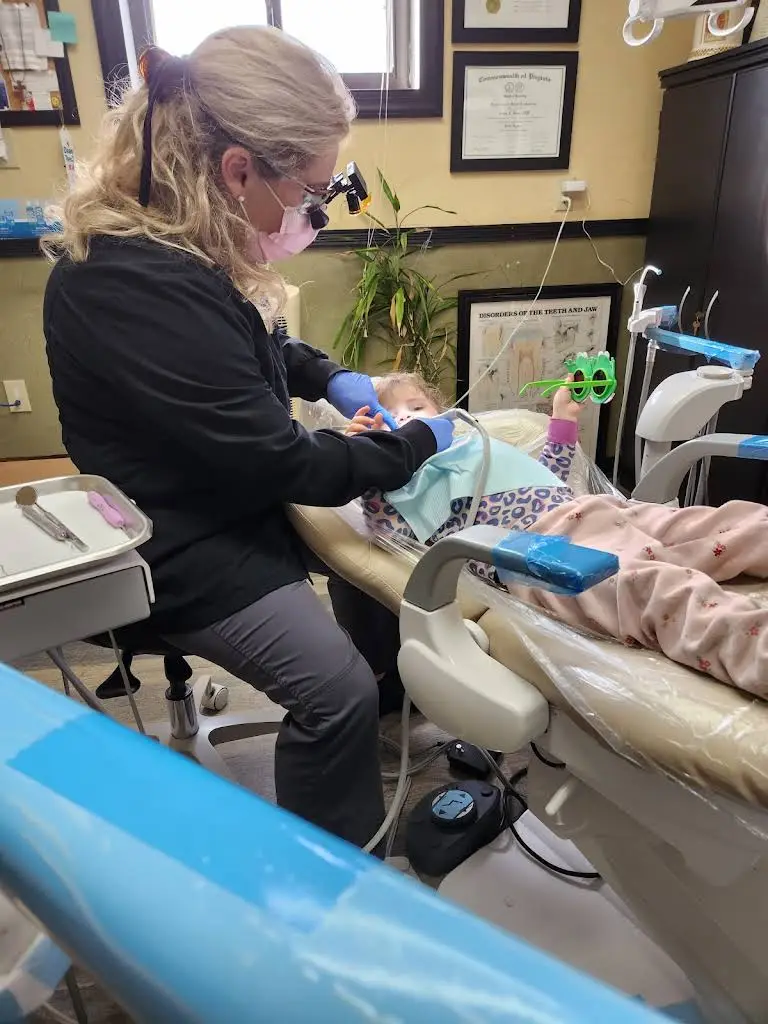 Thorne Timothy G DDS - Professional dental clinic exterior with modern facilities