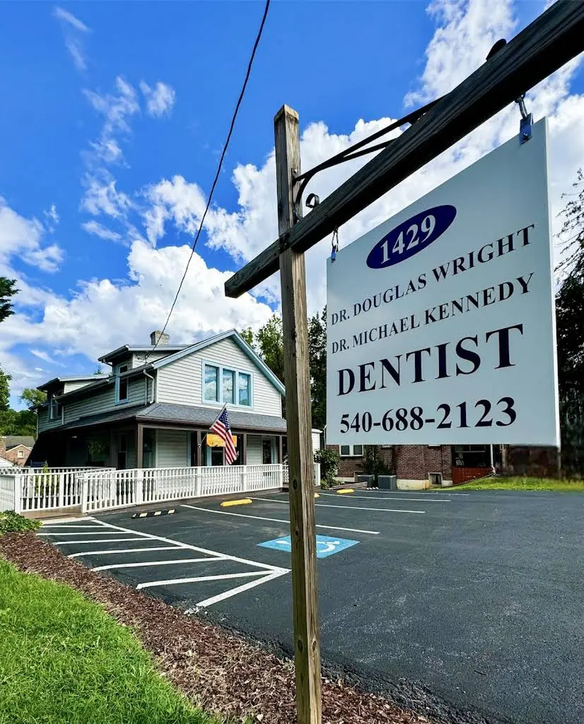 Douglas D. Wright DDS - Professional dental clinic exterior with modern facilities