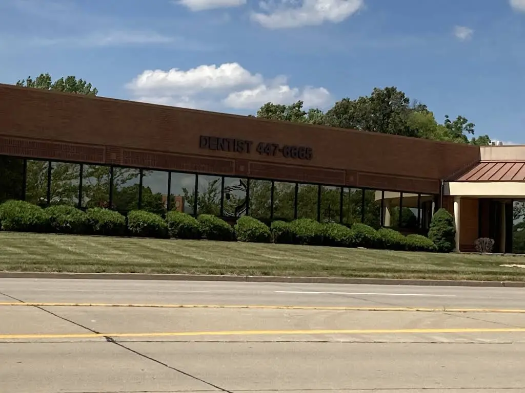 Spencer Creek Dental Care - Professional dental clinic exterior with modern facilities