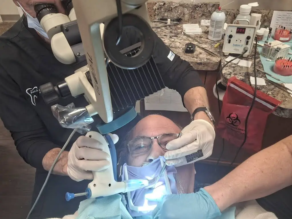 Newlin Endodontics - Professional dental clinic exterior with modern facilities