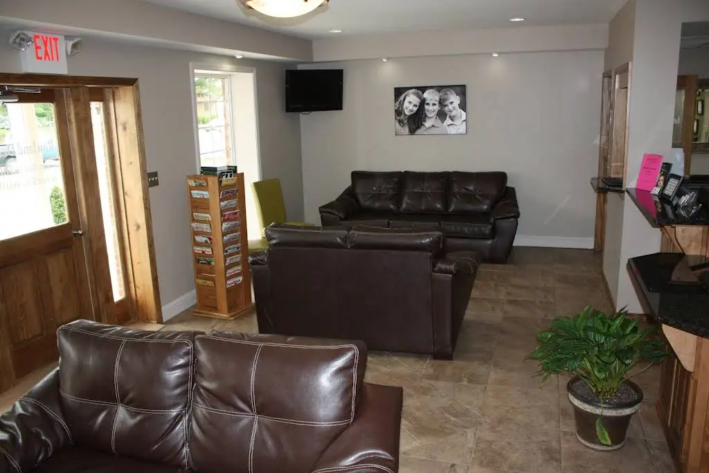 Robert Rowland Dentistry - Professional dental clinic exterior with modern facilities