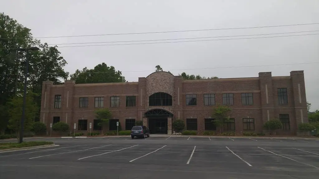 Browder Smiles - Professional dental clinic exterior with modern facilities