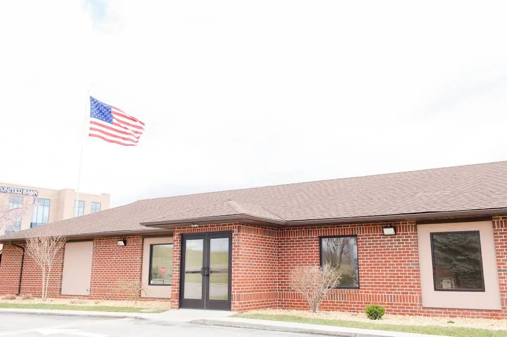 Smith Family Dentistry - Professional dental clinic exterior with modern facilities