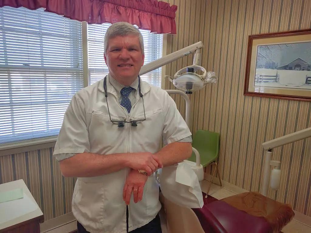 Dr. Alan D. Robbins, Family Dentistry - Professional dental clinic exterior with modern facilities