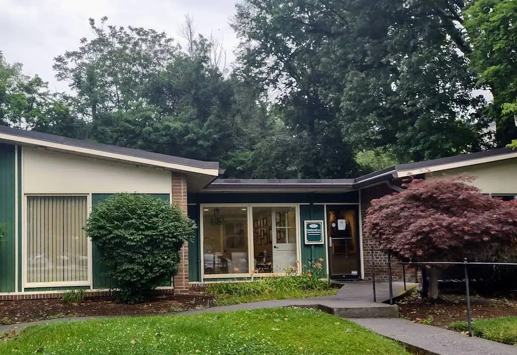 Frank J. Varanelli DDS, PC - Professional dental clinic exterior with modern facilities