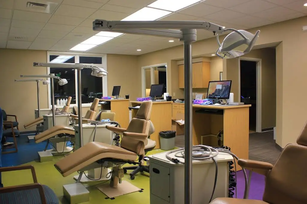 Beautiful Smiles Pediatric Dentistry and Braces: Drs. Drew Carlin, Jackie Tuthill & Kevin Dunlavey - Professional dental clinic exterior with modern facilities