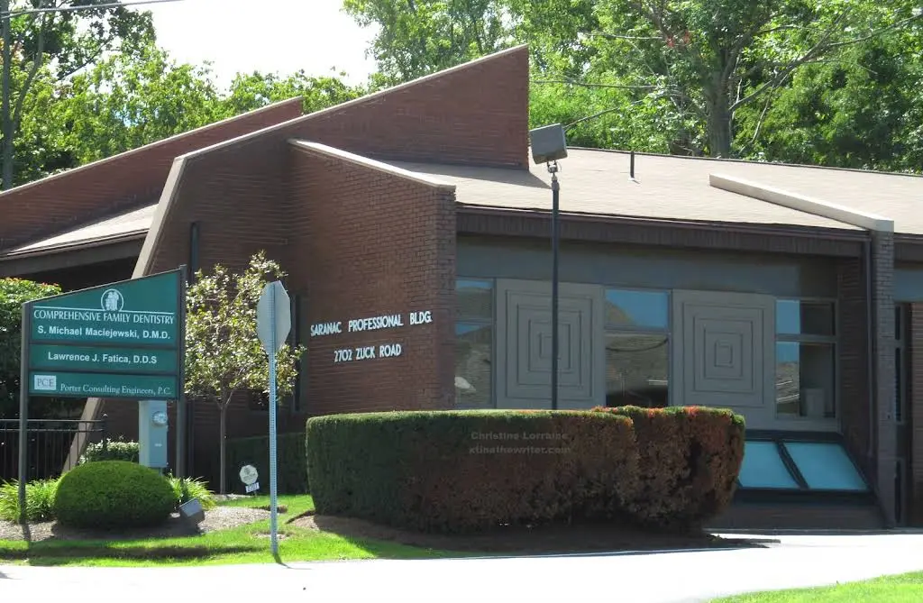 Dr. Maciejewski and Dr. Fatica - Professional dental clinic exterior with modern facilities