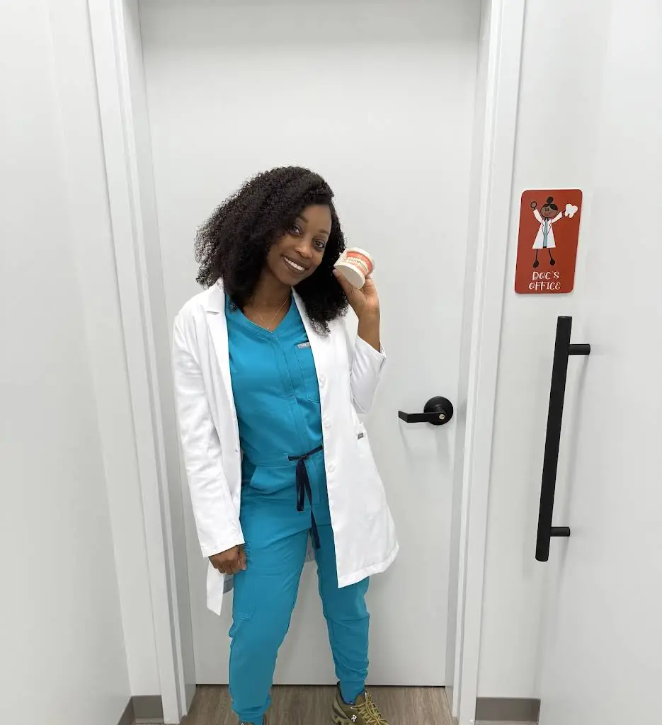 Bloomy's Pediatric Dentistry - Professional dental clinic exterior with modern facilities
