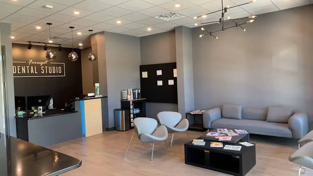 Farragut Dental Studio - Professional dental clinic exterior with modern facilities