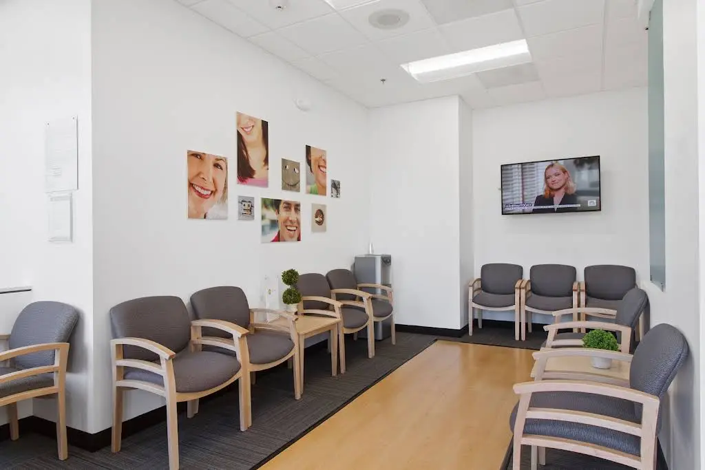 Farragut Modern Dentistry - Professional dental clinic exterior with modern facilities