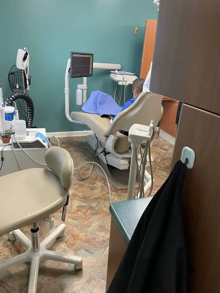 Harrisonburg Dental Associates - Dr. Ken Copeland DDS - Professional dental clinic exterior with modern facilities