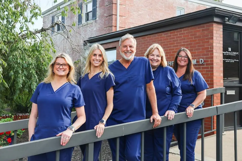Reichel Dental - Professional dental clinic exterior with modern facilities