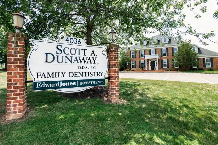 Valley Smile Care - Scott A. Dunaway DDS - Professional dental clinic exterior with modern facilities