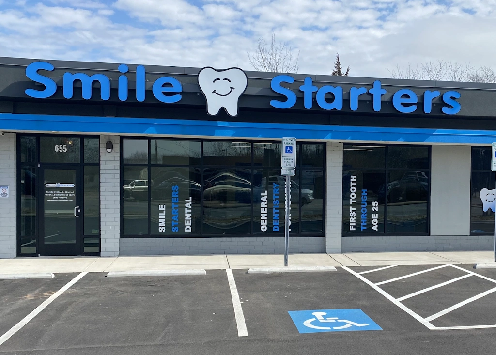Smile Starters- Hickory - Professional dental clinic exterior with modern facilities