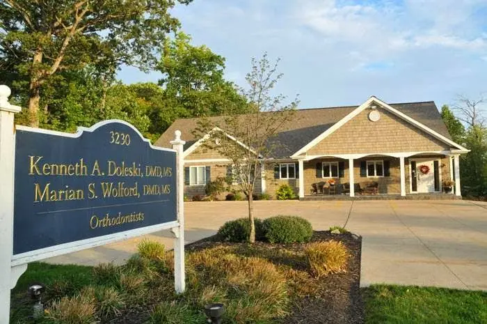 Doleski & Wolford Orthodontics - Professional dental clinic exterior with modern facilities