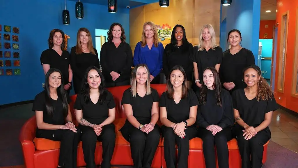 Gragg Orthodontics - Professional dental clinic exterior with modern facilities
