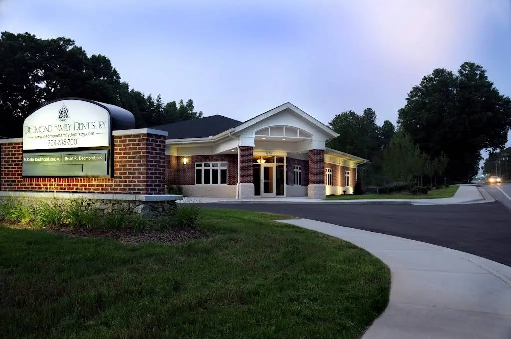 Dedmond & Tallent Dentistry - Professional dental clinic exterior with modern facilities