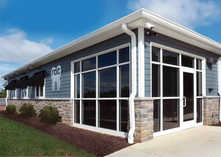 Robinwood Dental Center - Professional dental clinic exterior with modern facilities