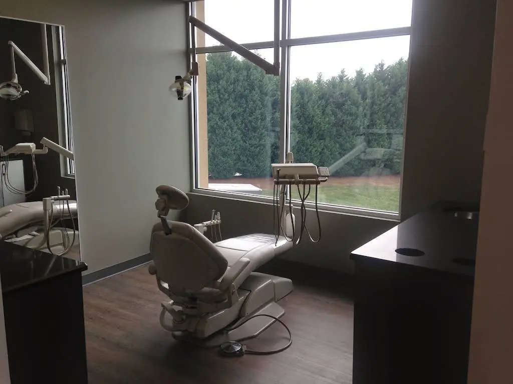 Kutuza Endodontics - Professional dental clinic exterior with modern facilities