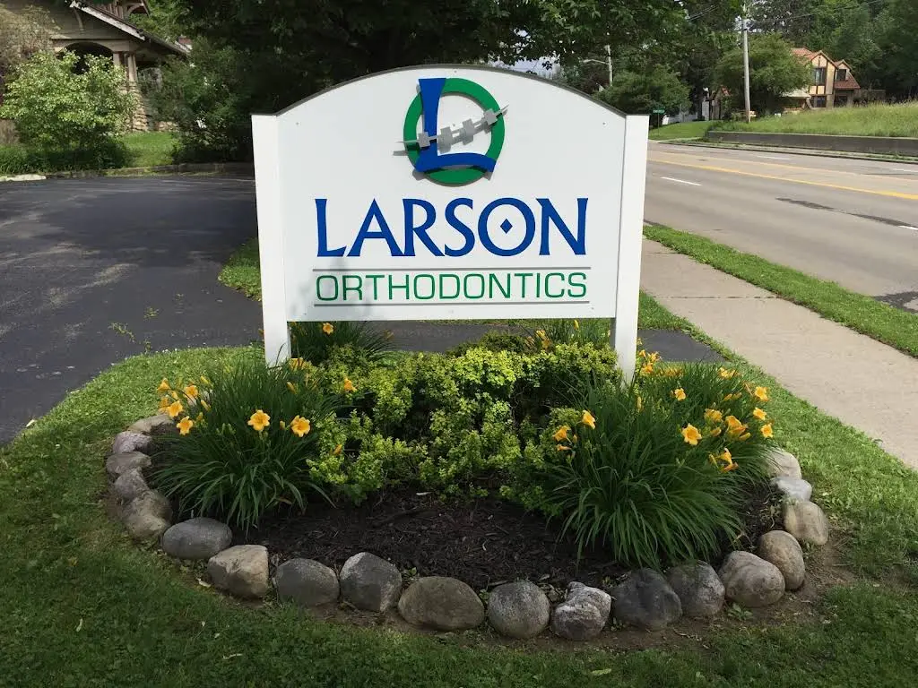 Larson Orthodontics - Dr. Doug Larson - Professional dental clinic exterior with modern facilities