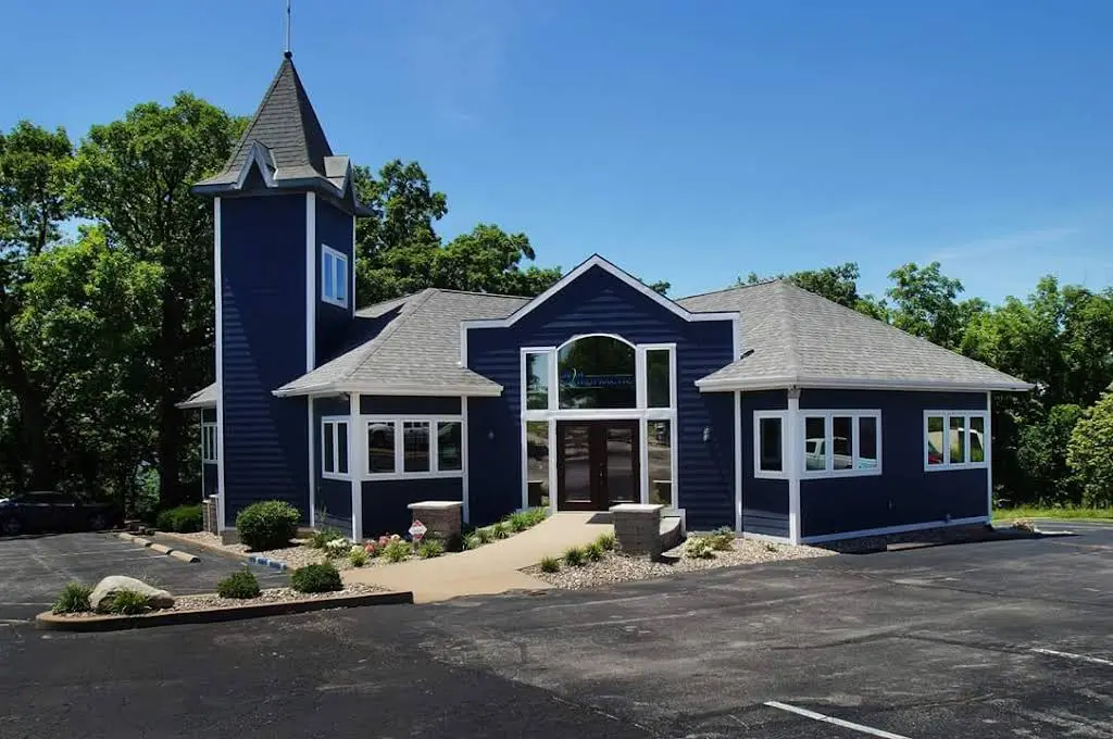 Seim Orthodontics - Professional dental clinic exterior with modern facilities