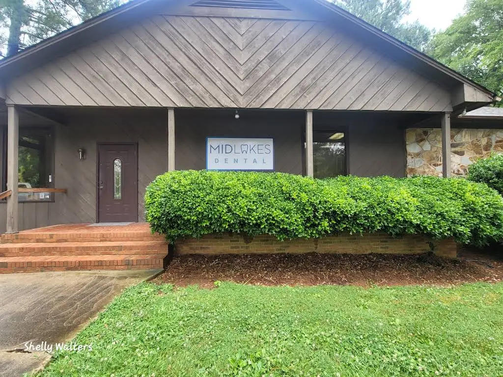 Midlakes Dental - Professional dental clinic exterior with modern facilities