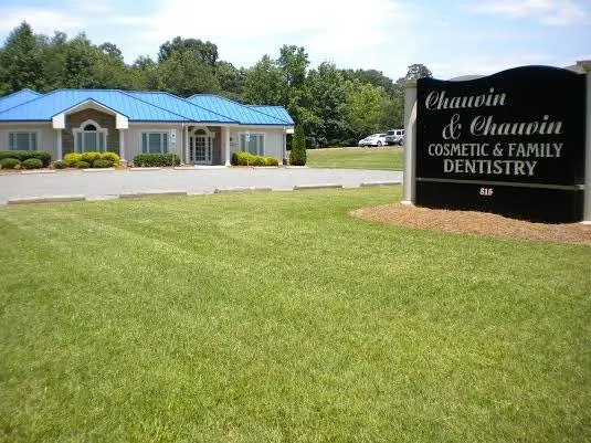 Chauvin & Chauvin, D.D.S. - Professional dental clinic exterior with modern facilities