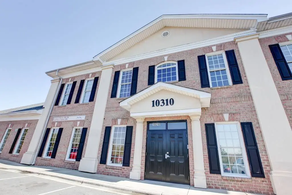 Mountain Island Family & Cosmetic Dentistry - Professional dental clinic exterior with modern facilities