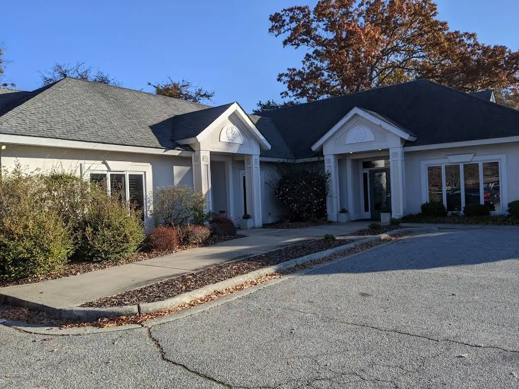 Jason E. Russell DDS PA - Professional dental clinic exterior with modern facilities