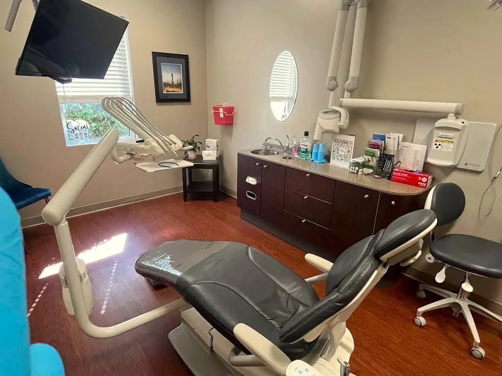 Drs. Rogers, Clark & Associates, PA - Professional dental clinic exterior with modern facilities