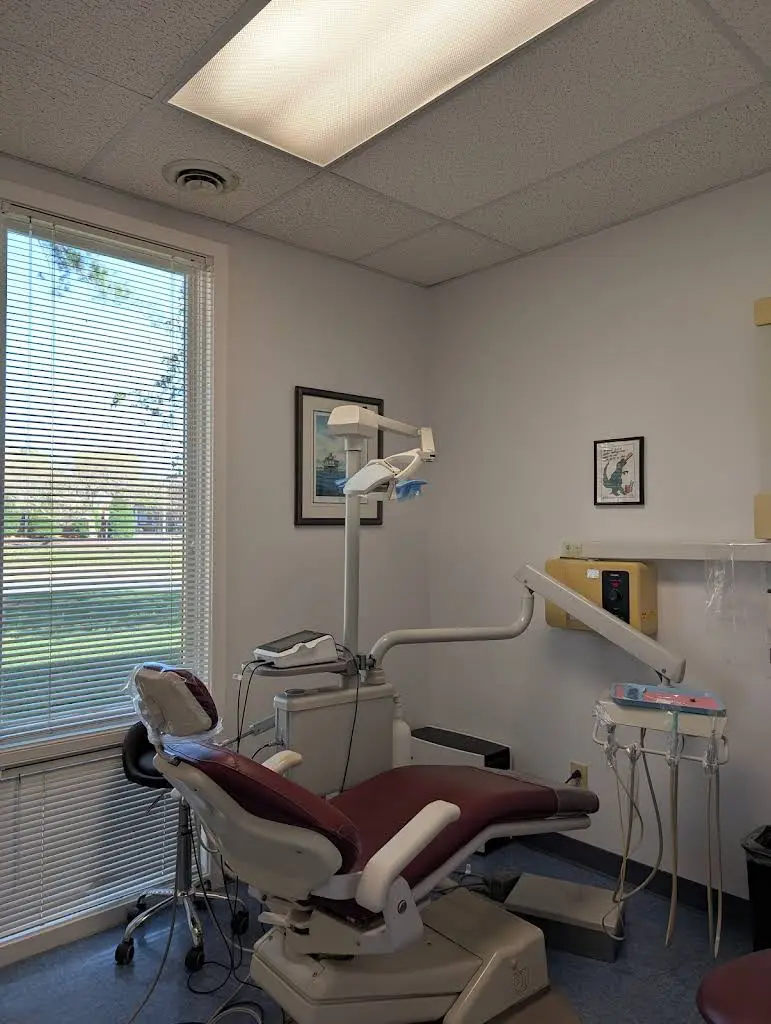 Gayton Dental Arts - Dr. Hui Zhou - Professional dental clinic exterior with modern facilities