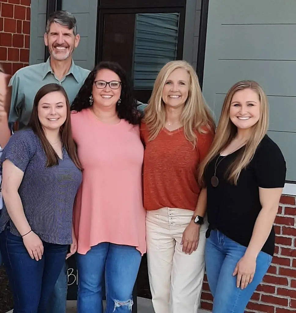 Foothills Endodontics Mark Kalchthaler D.M.D. - Professional dental clinic exterior with modern facilities