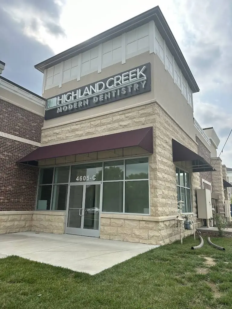 Highland Creek Modern Dentistry - Professional dental clinic exterior with modern facilities