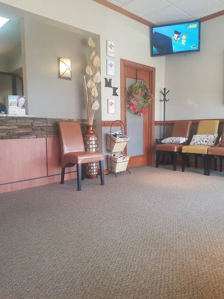 Murry & Kuhn Family and Cosmetic Dentistry - Professional dental clinic exterior with modern facilities