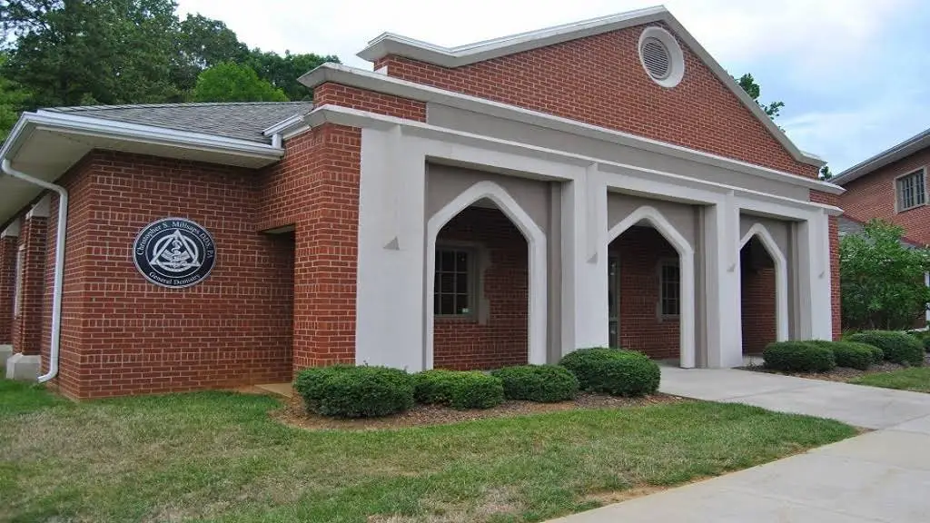 Christopher S. Millsaps DDS PA - Professional dental clinic exterior with modern facilities