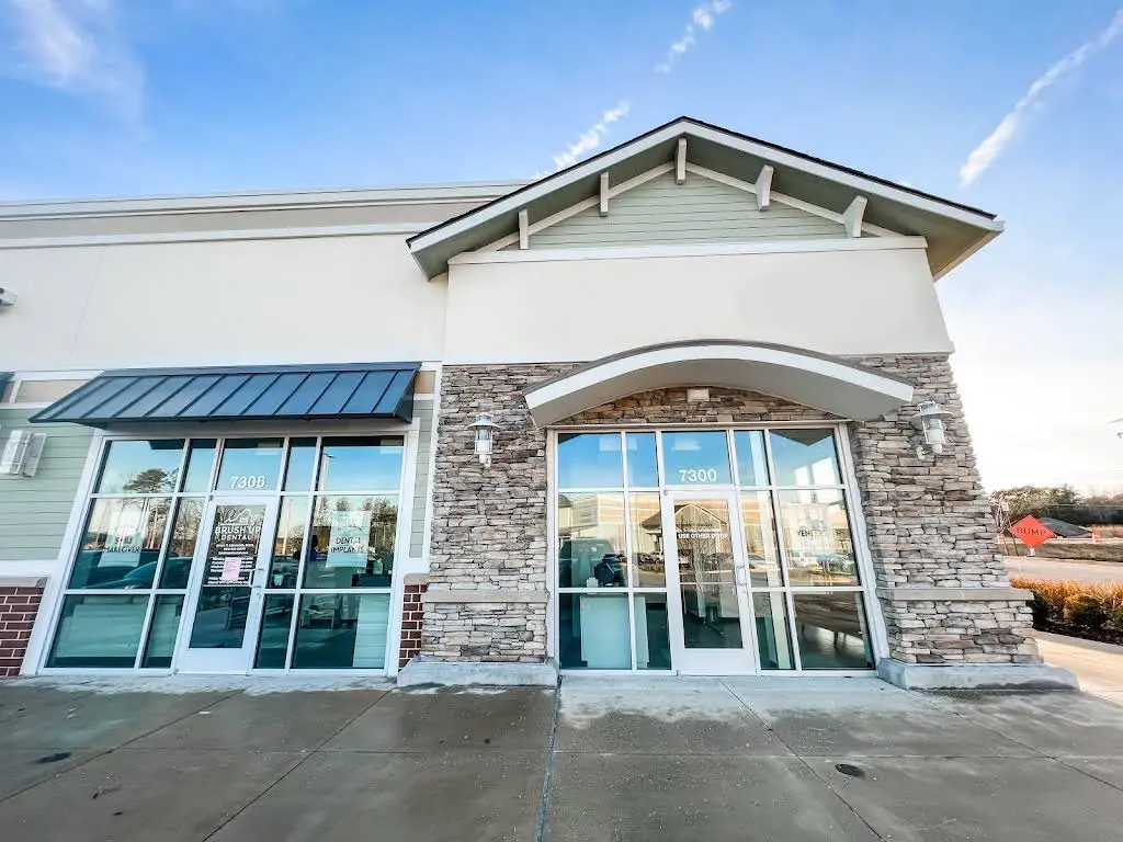 Murry and Kuhn Dentistry - Cosby Village - Professional dental clinic exterior with modern facilities