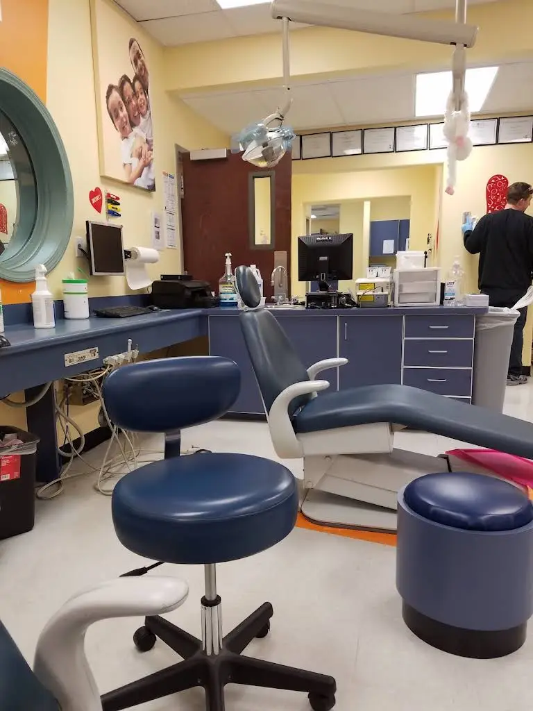 Kool Smiles Dentist - Professional dental clinic exterior with modern facilities