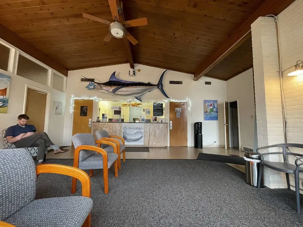 Londrey Family Dental - Professional dental clinic exterior with modern facilities