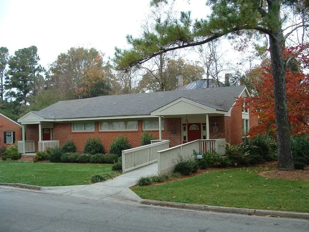 Crenshaw & Haight Family Dentistry - Professional dental clinic exterior with modern facilities