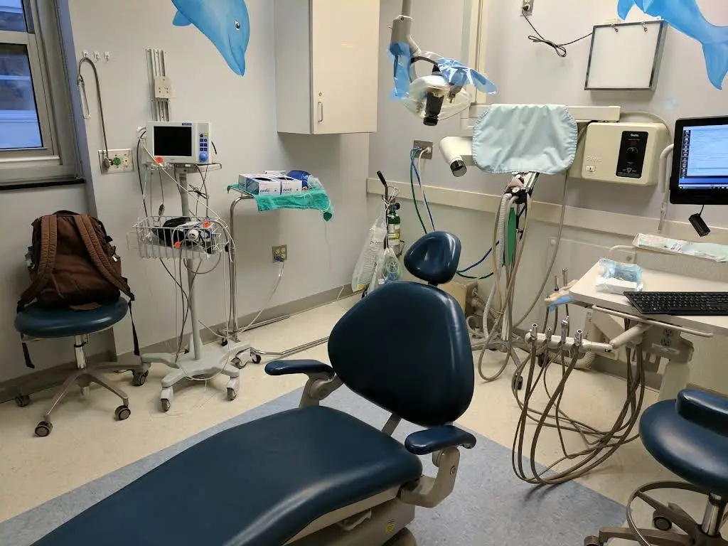 VCU Dental Care - Professional dental clinic exterior with modern facilities