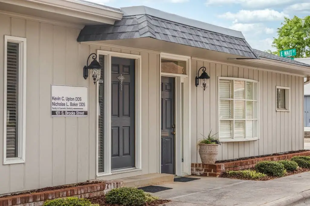 Upton & Baker DDS - Professional dental clinic exterior with modern facilities