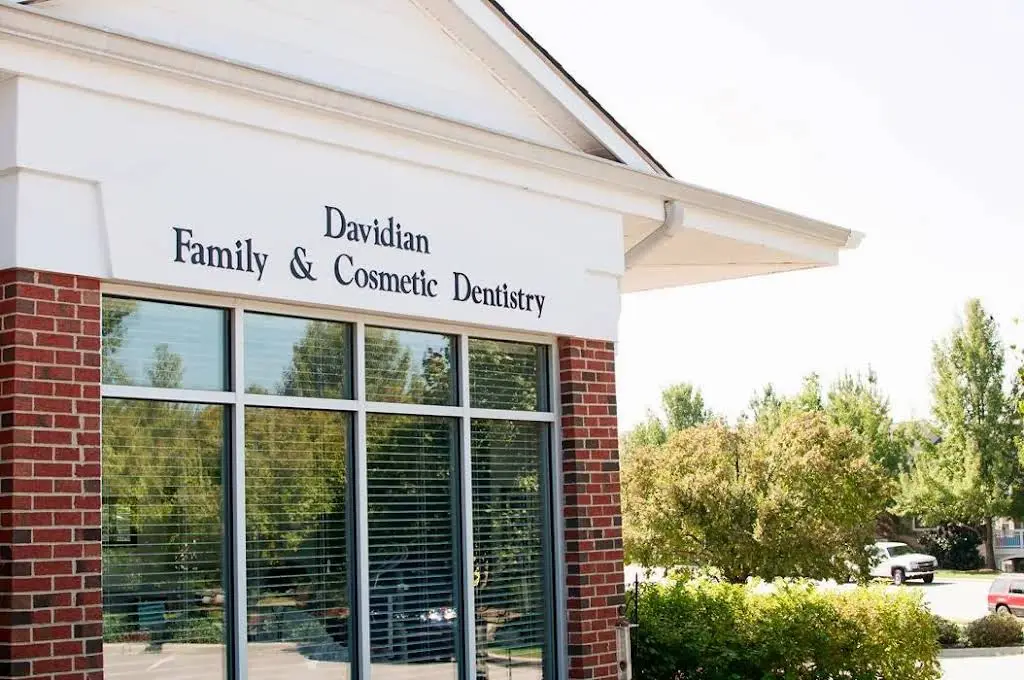 Davidian Family & Cosmetic Dentistry - Professional dental clinic exterior with modern facilities