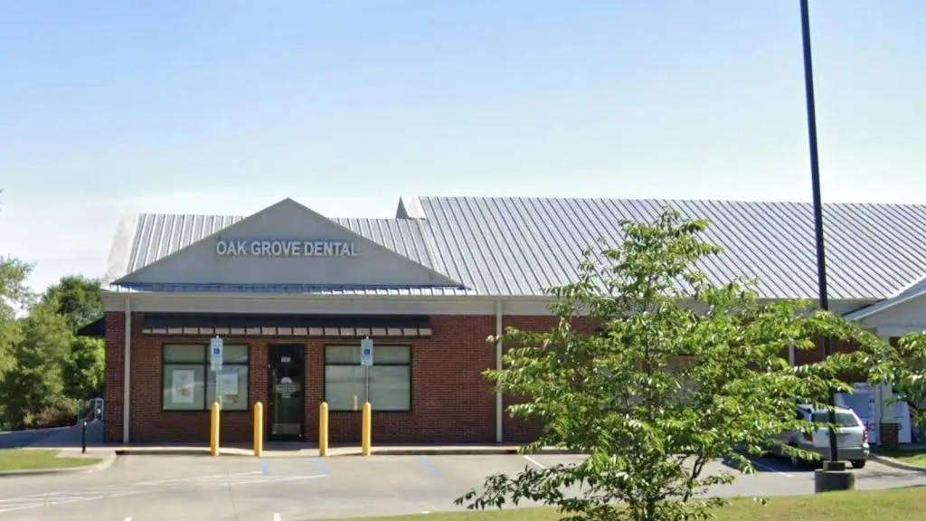 Oak Grove Family & Cosmetic Dentistry - Professional dental clinic exterior with modern facilities