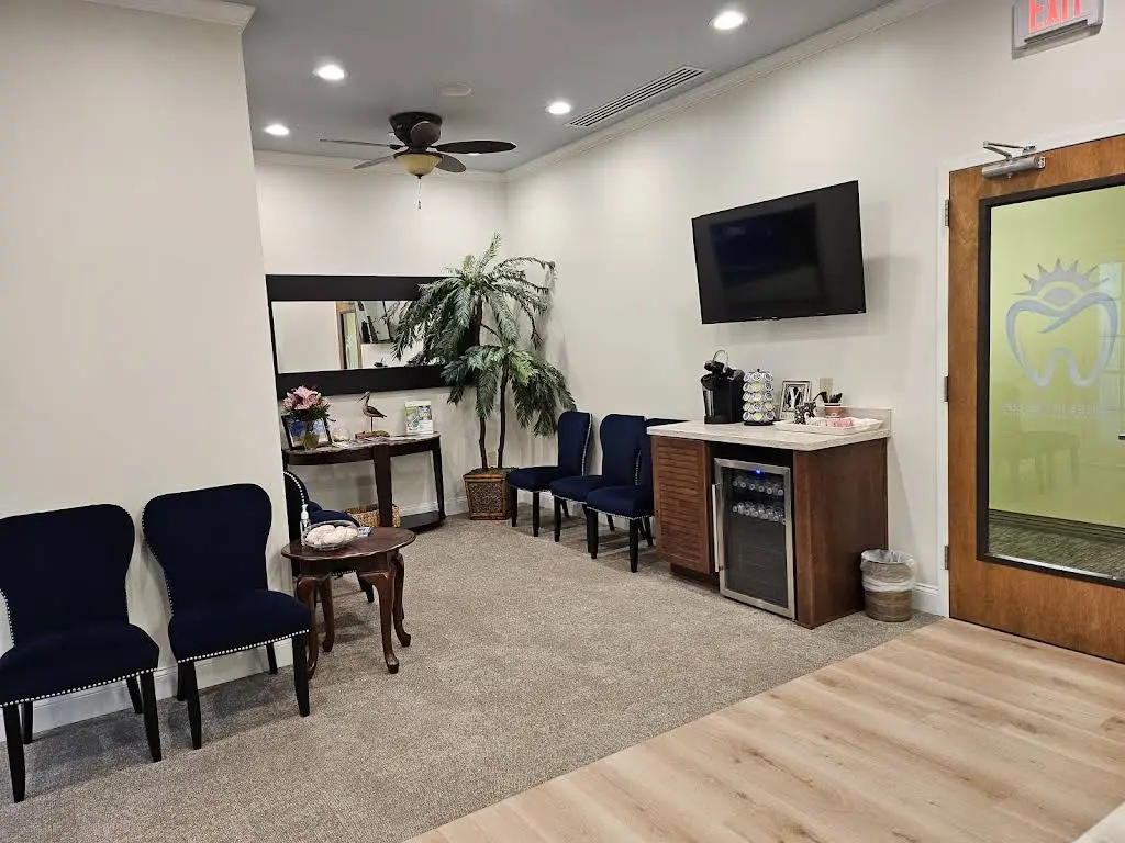 Smiles in the Sun Family & Cosmetic Dentistry - Professional dental clinic exterior with modern facilities